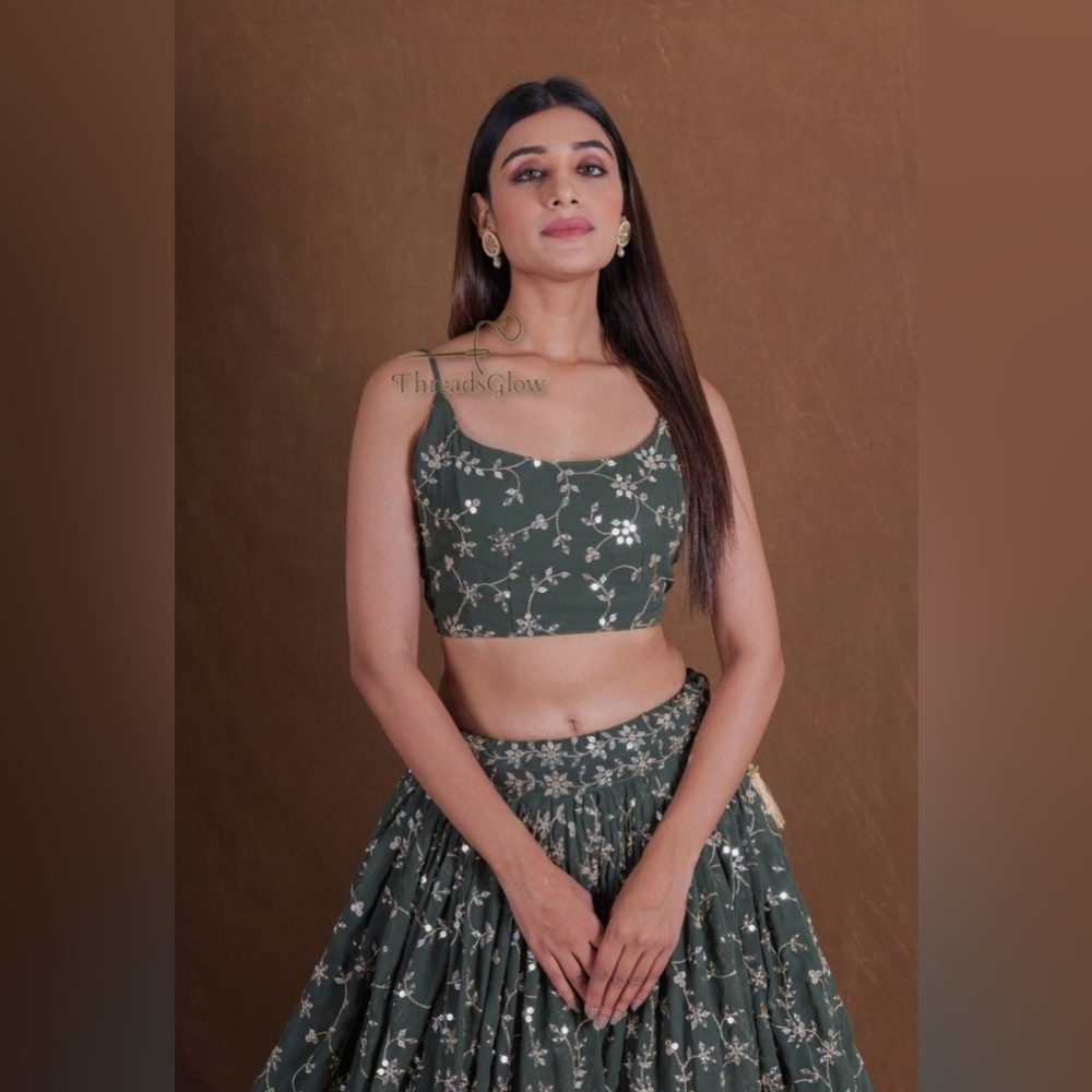 Green Georgette Lehenga Choli Dupatta Set Zari Thread Sequin Embroidery - Picture 3 of 6